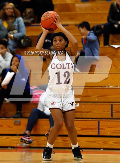 Thumbnail 2 in Parkway Central vs Pattonville (MSHSAA Class 5 District Final) photogallery.