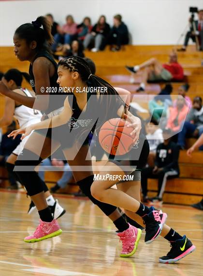 Thumbnail 1 in Parkway Central vs Pattonville (MSHSAA Class 5 District Final) photogallery.