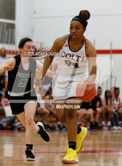 Thumbnail 2 in Parkway Central vs Pattonville (MSHSAA Class 5 District Final) photogallery.