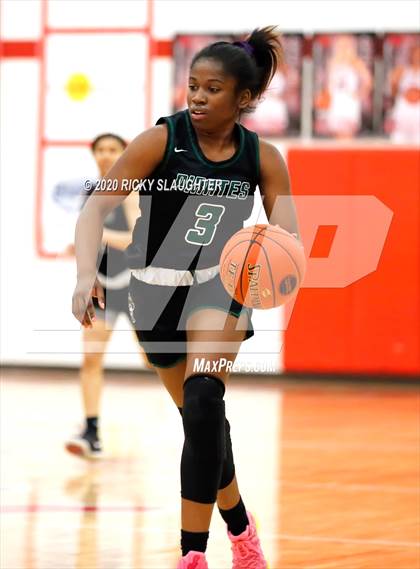 Thumbnail 1 in Parkway Central vs Pattonville (MSHSAA Class 5 District Final) photogallery.