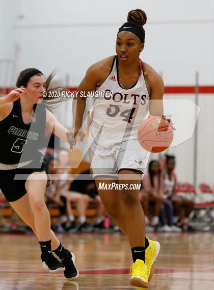Thumbnail 1 in Parkway Central vs Pattonville (MSHSAA Class 5 District Final) photogallery.
