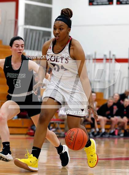 Thumbnail 1 in Parkway Central vs Pattonville (MSHSAA Class 5 District Final) photogallery.