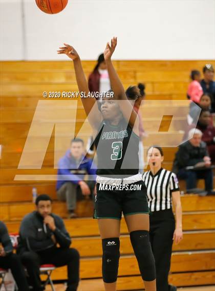 Thumbnail 2 in Parkway Central vs Pattonville (MSHSAA Class 5 District Final) photogallery.