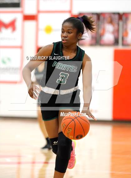 Thumbnail 2 in Parkway Central vs Pattonville (MSHSAA Class 5 District Final) photogallery.