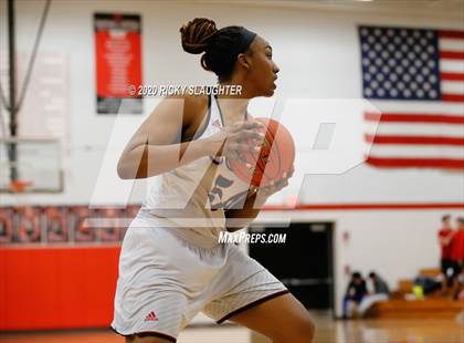 Thumbnail 1 in Parkway Central vs Pattonville (MSHSAA Class 5 District Final) photogallery.