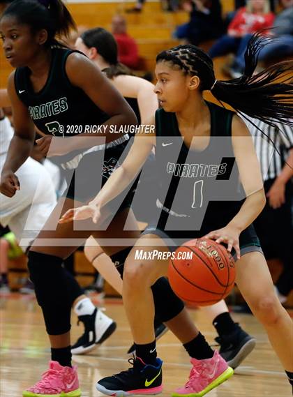 Thumbnail 2 in Parkway Central vs Pattonville (MSHSAA Class 5 District Final) photogallery.
