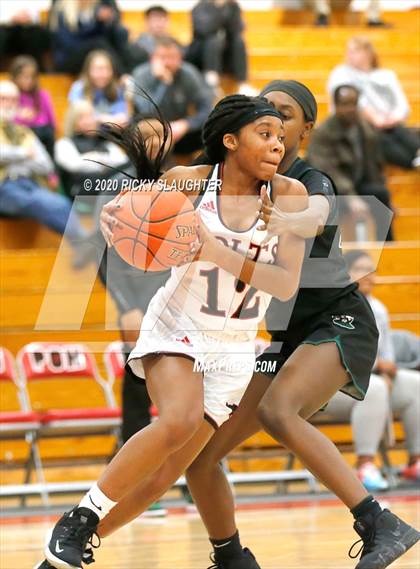 Thumbnail 2 in Parkway Central vs Pattonville (MSHSAA Class 5 District Final) photogallery.