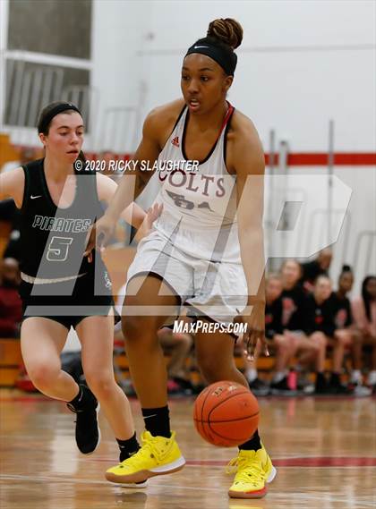 Thumbnail 3 in Parkway Central vs Pattonville (MSHSAA Class 5 District Final) photogallery.