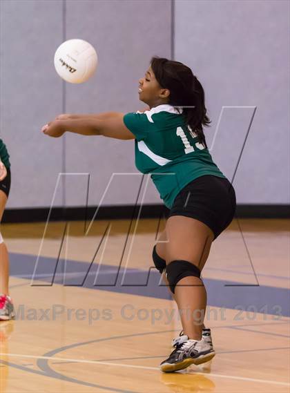 Thumbnail 3 in Yorktown vs Wakefield (Jr. Volleyball Brawl II) photogallery.