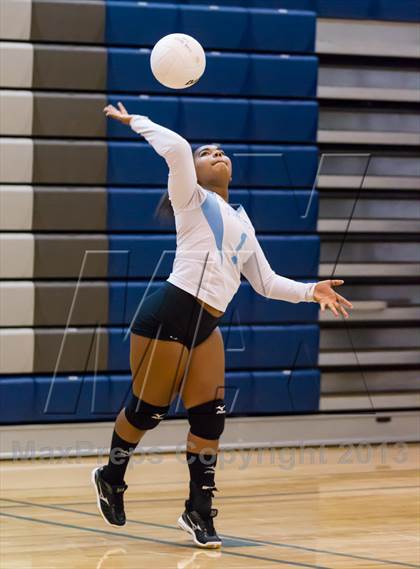 Thumbnail 3 in Yorktown vs Wakefield (Jr. Volleyball Brawl II) photogallery.