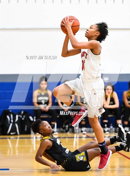 Thumbnail 1 in Abilene vs Trinity (Southwest Autogroup Lady Roo Christmas Classic) photogallery.