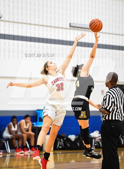 Thumbnail 3 in Abilene vs Trinity (Southwest Autogroup Lady Roo Christmas Classic) photogallery.