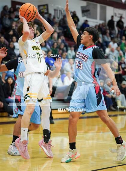 Thumbnail 2 in Eureka vs. Owyhee (NIAA 1A East League Final) photogallery.