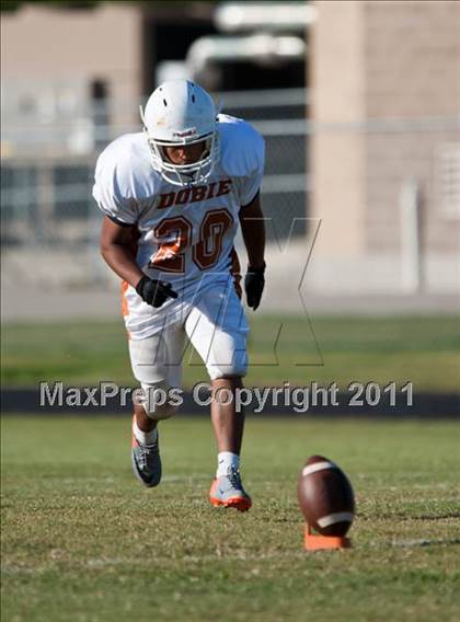 Thumbnail 3 in Channelview vs Dobie (Freshmen B) photogallery.
