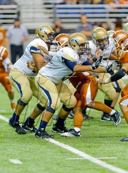 Thumbnail 3 in Eagle Pass vs. Edinburg North (UIL 5A Division 2 Bi-District Playoff) photogallery.