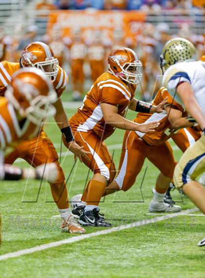 Thumbnail 2 in Eagle Pass vs. Edinburg North (UIL 5A Division 2 Bi-District Playoff) photogallery.