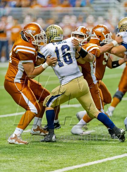 Thumbnail 1 in Eagle Pass vs. Edinburg North (UIL 5A Division 2 Bi-District Playoff) photogallery.