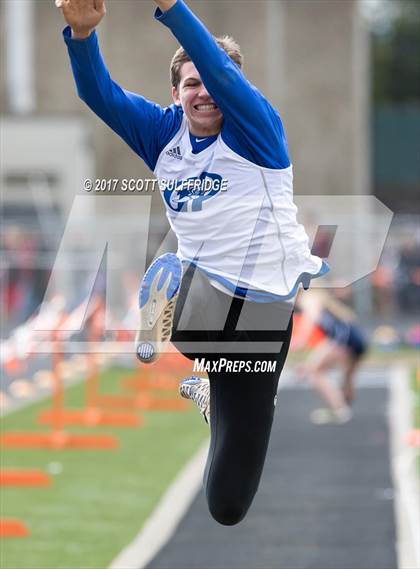 Thumbnail 1 in Jim Robinson Twilight Invitational photogallery.