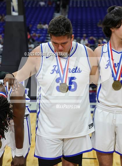 Thumbnail 1 in Hooks vs. Hitchcock (UIL 3A Basketball State Semifinal Medal Ceremony) photogallery.