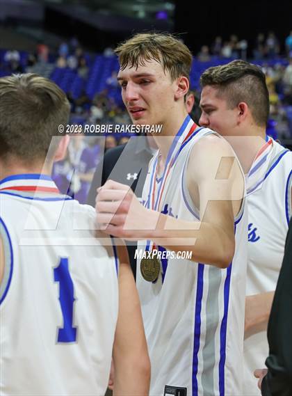 Thumbnail 3 in Hooks vs. Hitchcock (UIL 3A Basketball State Semifinal Medal Ceremony) photogallery.