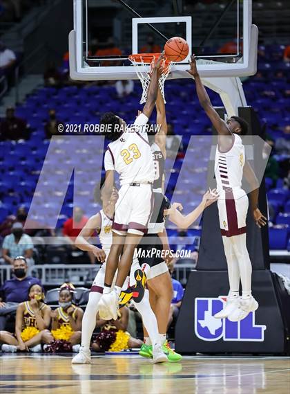 Thumbnail 2 in Beaumont United vs. Kimball (UIL 5A State Championship) photogallery.