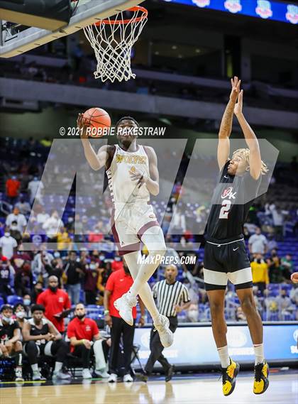Thumbnail 3 in Beaumont United vs. Kimball (UIL 5A State Championship) photogallery.