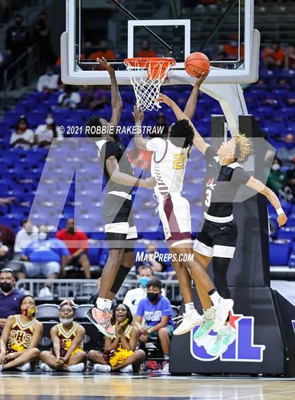 Thumbnail 1 in Beaumont United vs. Kimball (UIL 5A State Championship) photogallery.