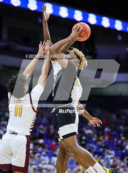 Thumbnail 3 in Beaumont United vs. Kimball (UIL 5A State Championship) photogallery.
