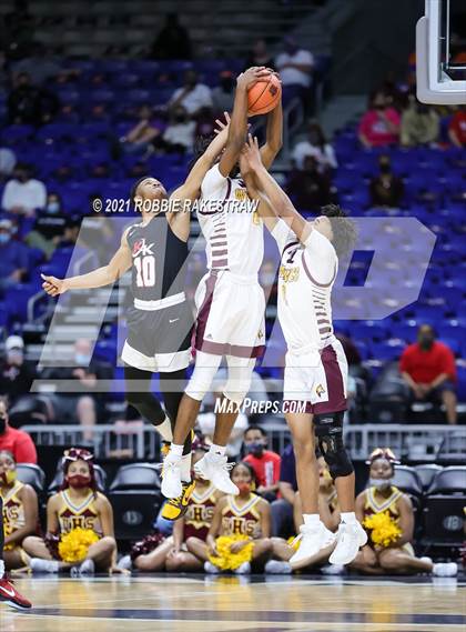 Thumbnail 3 in Beaumont United vs. Kimball (UIL 5A State Championship) photogallery.