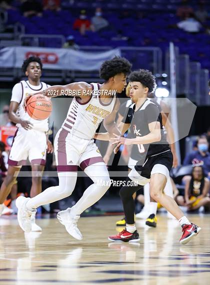 Thumbnail 3 in Beaumont United vs. Kimball (UIL 5A State Championship) photogallery.