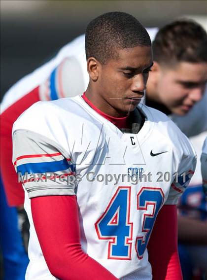 Thumbnail 3 in Curie vs. Maine South photogallery.