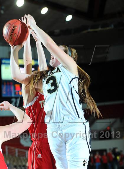 Thumbnail 1 in Paola vs. Tonganoxie (KSHSAA 4A 1st Round) photogallery.