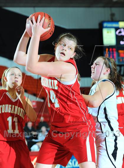 Thumbnail 2 in Paola vs. Tonganoxie (KSHSAA 4A 1st Round) photogallery.