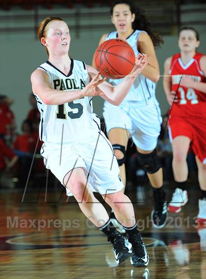 Thumbnail 3 in Paola vs. Tonganoxie (KSHSAA 4A 1st Round) photogallery.
