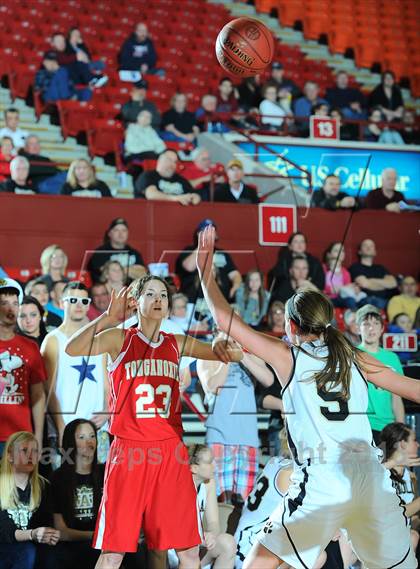 Thumbnail 3 in Paola vs. Tonganoxie (KSHSAA 4A 1st Round) photogallery.