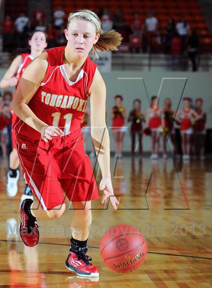 Thumbnail 2 in Paola vs. Tonganoxie (KSHSAA 4A 1st Round) photogallery.