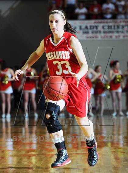 Thumbnail 2 in Paola vs. Tonganoxie (KSHSAA 4A 1st Round) photogallery.