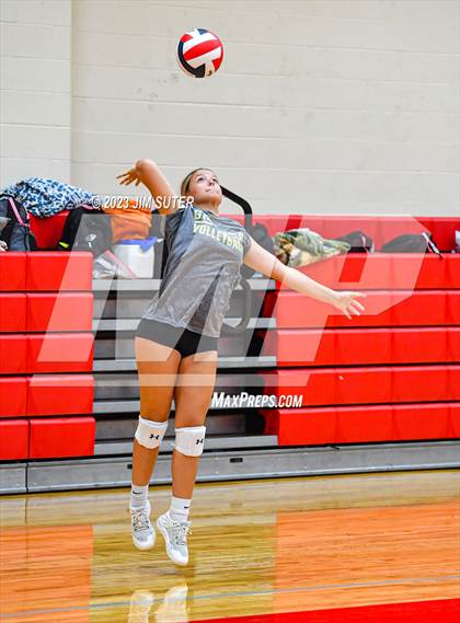 Thumbnail 3 in Columbus vs Giddings (Scrimmage) photogallery.