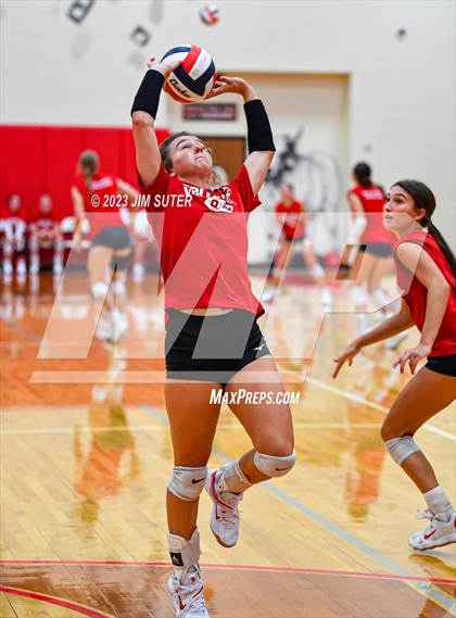 Thumbnail 3 in Columbus vs Giddings (Scrimmage) photogallery.