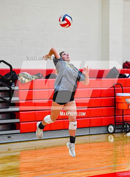 Thumbnail 1 in Columbus vs Giddings (Scrimmage) photogallery.