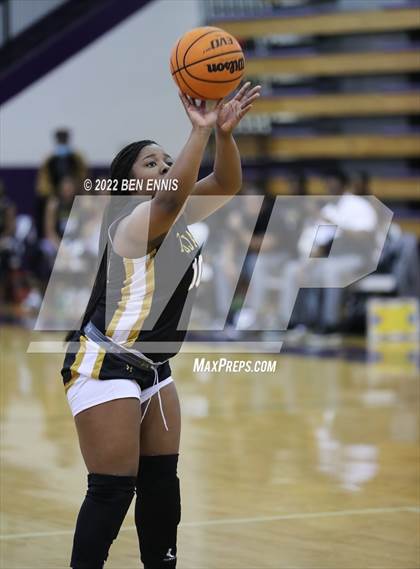 Thumbnail 3 in Luella vs Carrollton (J-4 MLK Holiday Classic) photogallery.