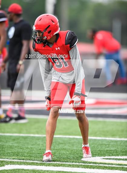 Thumbnail 1 in Cedar Hill Spring Game photogallery.
