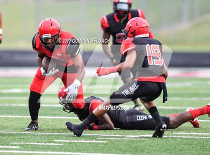 Thumbnail 3 in Cedar Hill Spring Game photogallery.