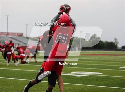 Thumbnail 2 in Cedar Hill Spring Game photogallery.