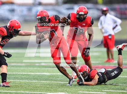Thumbnail 3 in Cedar Hill Spring Game photogallery.