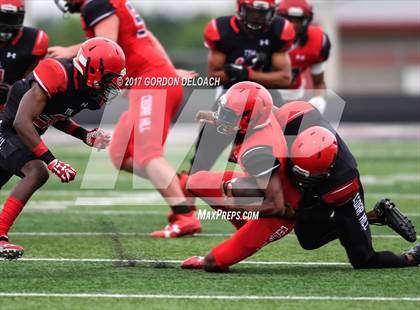 Thumbnail 3 in Cedar Hill Spring Game photogallery.