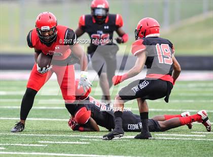 Thumbnail 2 in Cedar Hill Spring Game photogallery.