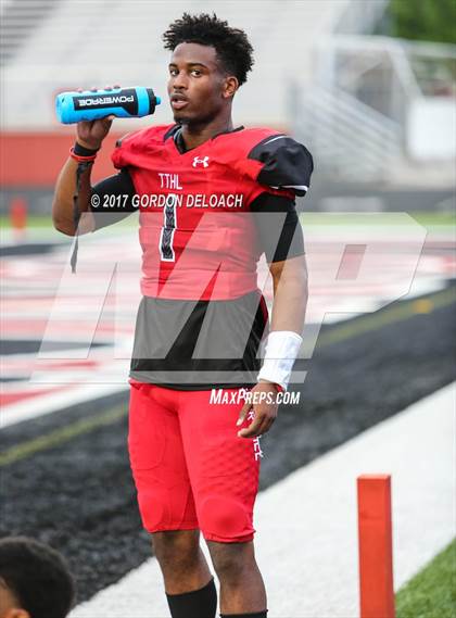 Thumbnail 3 in Cedar Hill Spring Game photogallery.