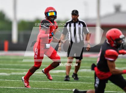 Thumbnail 2 in Cedar Hill Spring Game photogallery.