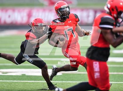 Thumbnail 3 in Cedar Hill Spring Game photogallery.